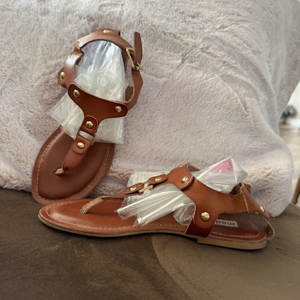 Steve Madden Girl Sushi Thong Faux Leather Ankle Strap Studded Sandals sz7